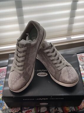 NEW Dr. Scholl's Grey and White Low-top
Slip on Sneakers